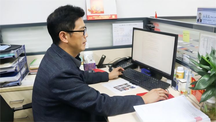 伍國良，“卷王”實錘了！